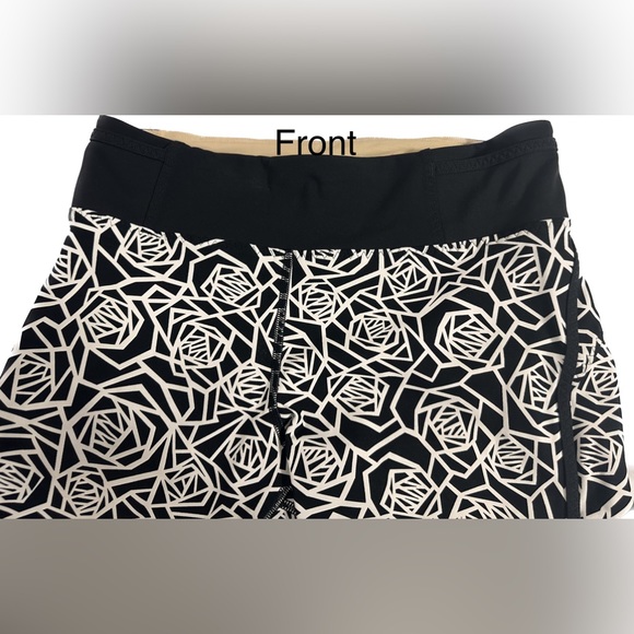 Lululemon Real Quick Posey Black/White Capri
Leggings, Great Preowned Condition - Picture 12 of 14